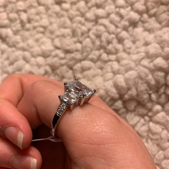 Diamond Ring 💍 💎 - Picture 4 of 8
